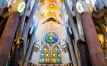 西班牙圣家族大教堂旅游-欧洲5国旅游线路