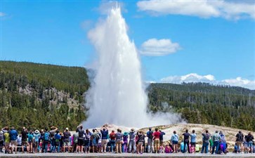 黄石国家公园喷泉-北美洲旅游