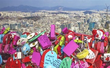 韩国首尔南山公园锁墙-重庆中国青年旅行社