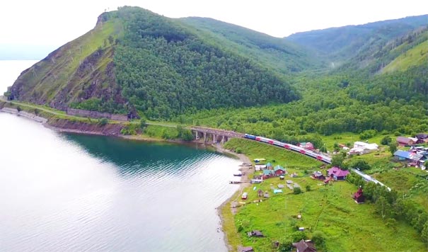 俄罗斯贝加尔湖环湖火车