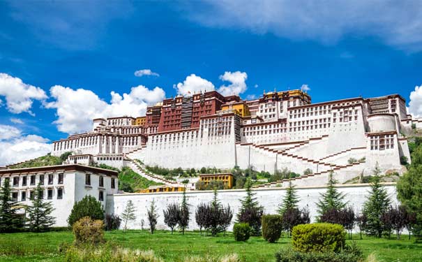 西藏旅游：布达拉宫夏季