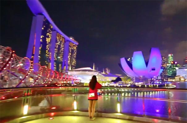 新加坡双螺旋桥观景平台赏夜景