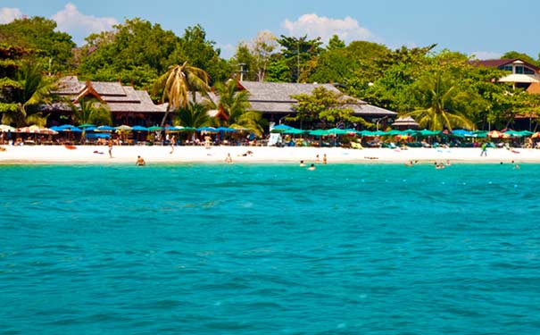 泰国旅游：芭提雅沙美岛沙滩