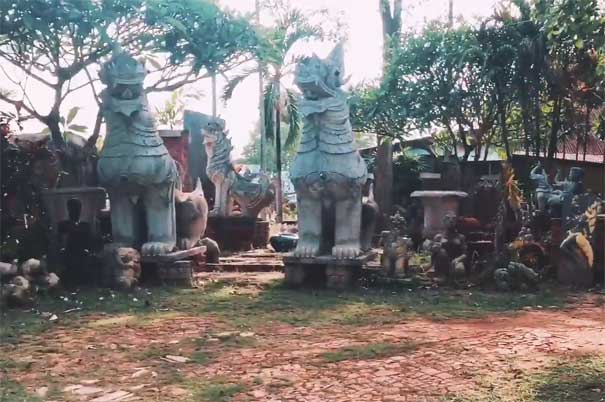 泰国旅游：清迈班塔外木雕村大型木雕