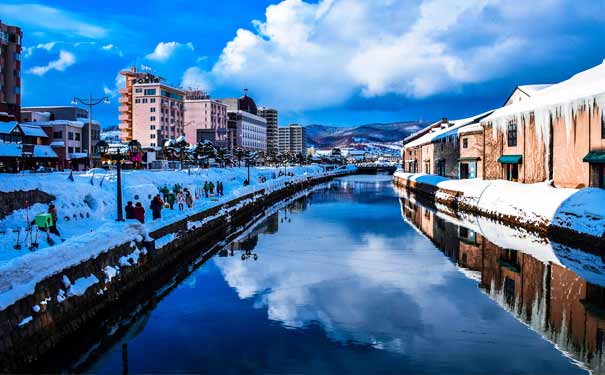 日本冬季旅游：北海道小樽运河雪景