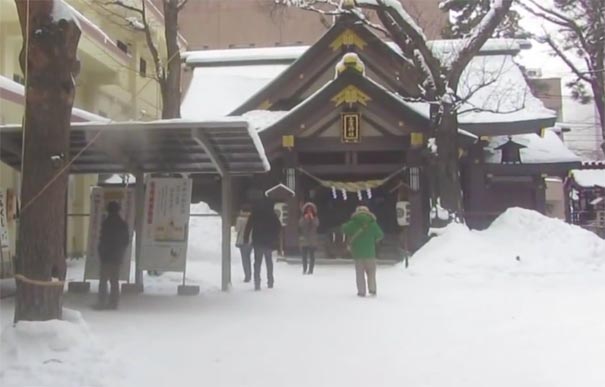 日本北海道旅游：札幌三吉神社雪景