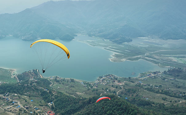 尼泊尔旅游：博卡拉滑翔伞