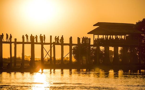 缅甸旅游景点推荐：曼德勒乌本桥落日