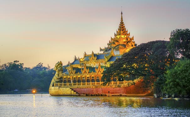 缅甸旅游攻略：皇家湖畔的仰光大金塔
