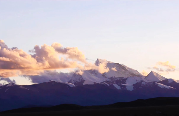 西藏旅游：喜马拉雅山脉纳木那尼峰