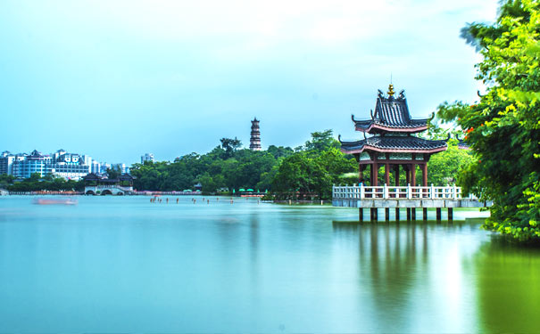 自助游选择方式：杭州西湖