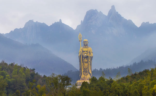 九华山旅游：99米高地藏铜像