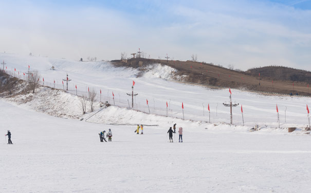 冬季天津旅游滑雪推荐：盘山滑雪场