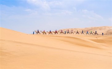 内蒙古响沙湾沙漠骑骆驼-重庆中国青年旅行社