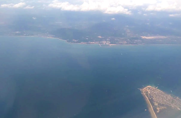 海南三亚旅游：飞机上欣赏三亚海景