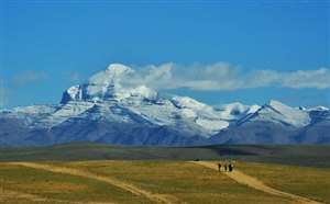 西藏旅游：神山圣湖景区冈仁波齐