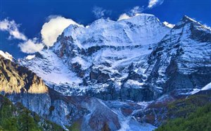 稻城亚丁旅游攻略，稻城亚丁必去景点(交通/门票/路线/美食)