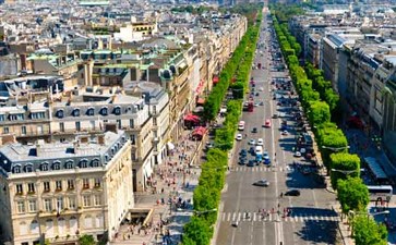 法国巴黎在凯旋门上观看香榭丽舍大道