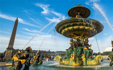 法国巴黎协和广场喷泉与方尖碑