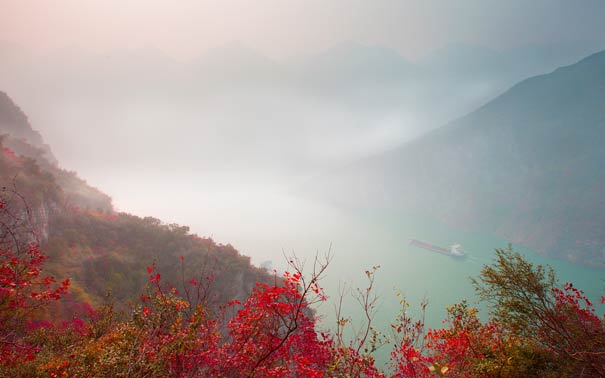 重庆三峡旅游-巫山巫峡清晨红叶美景