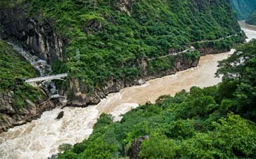 云南大理丽江自驾旅游线路-虎跳峡旅游