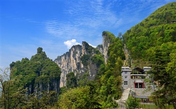 黄鹤桥峰林峡谷景区