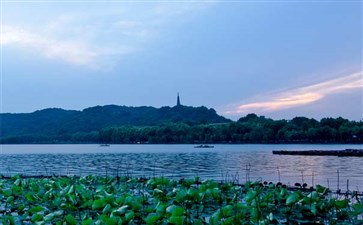 重庆旅行社-重庆到江南8天夏令营-杭州西湖乘坐画舫游玩