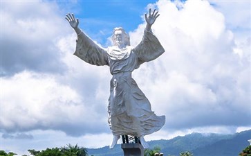 印尼美娜多·耶稣像-重庆中国青年旅行社