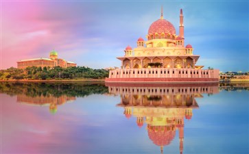 马来西亚太子城粉红水上清真寺-新马旅游