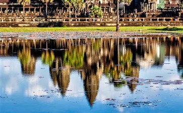 柬埔寨·吴哥窟·护城河倒影中的小吴哥-柬埔寨吴哥窟旅游