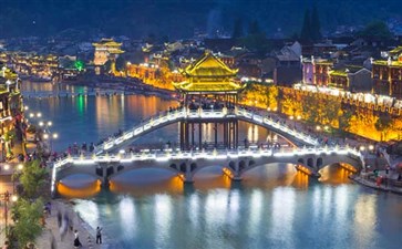 凤凰古城风雨桥夜景-重庆自驾旅游