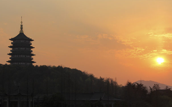 杭州旅游玩法之西湖雷峰夕照