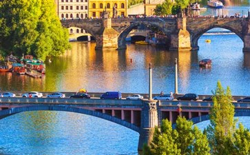 捷克布拉格桥梁与城堡-重庆到东欧旅游景点