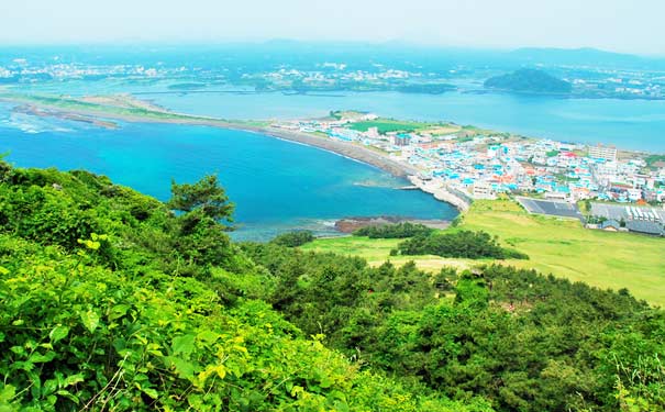 热门海岛旅游目的地之济州岛城山日出峰观海景