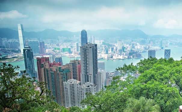香港太平山山顶凌霄阁摩天台欣赏香港维多利亚港风景