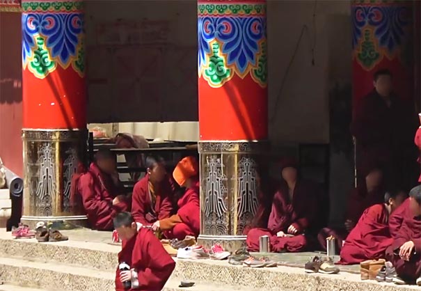重庆到色达自驾旅游攻略：色达的喇嘛