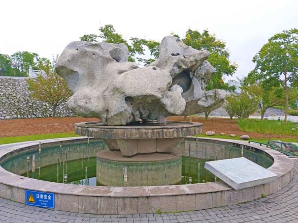 三峡大坝坛子岭景区雕像
