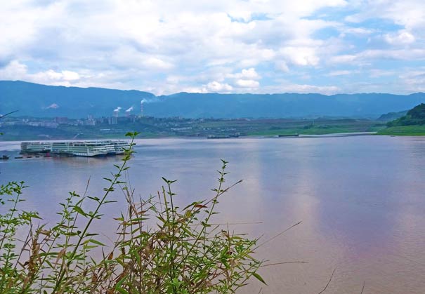 三峡旅游景点：石宝寨观江台