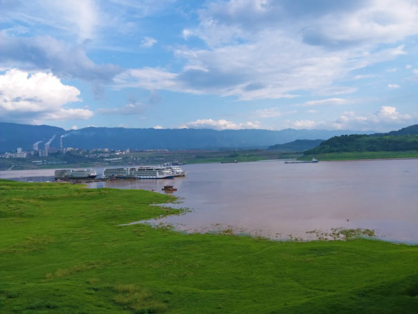 三峡旅游景点：石宝寨观江台