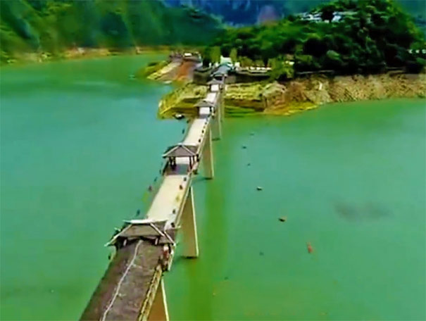 长江三峡旅游景点：奉节白帝城风雨桥