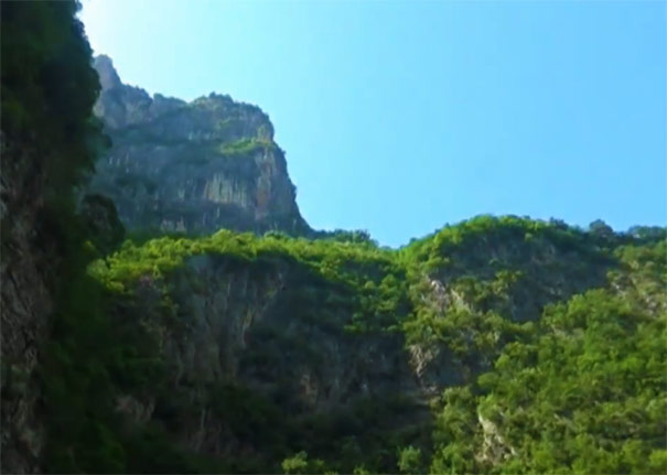 重庆长江三峡旅游景点：巫山神女溪起云峰