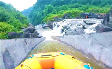 重庆古剑山大峡谷漂流-重庆漂流一日游