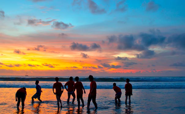 巴厘岛金巴兰海滩落日风景