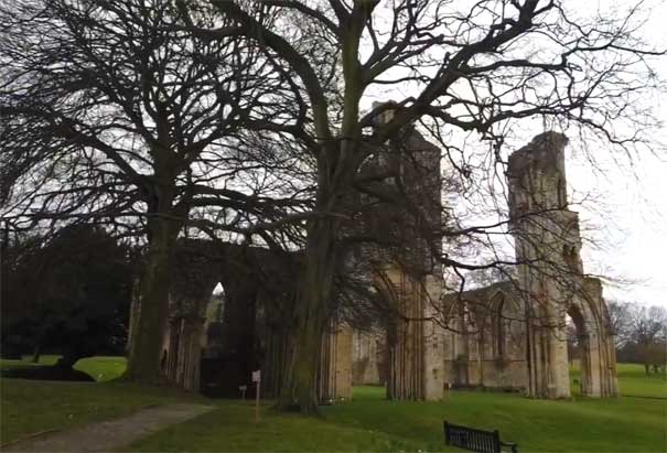 格拉斯顿伯里修道院（Glastonbury Abbey）景色