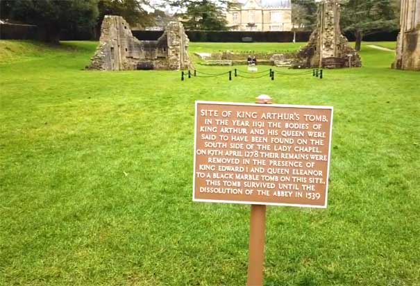 格拉斯顿伯里修道院（Glastonbury Abbey）亚瑟王之墓