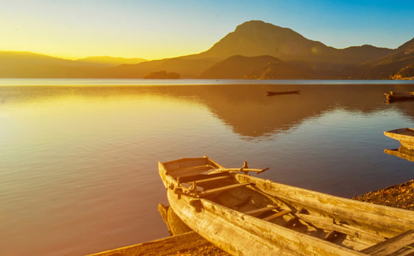 泸沽湖旅游景点介绍：泸沽湖夕阳