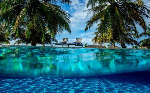 马尔代夫旅游：康杜玛岛公共泳池
