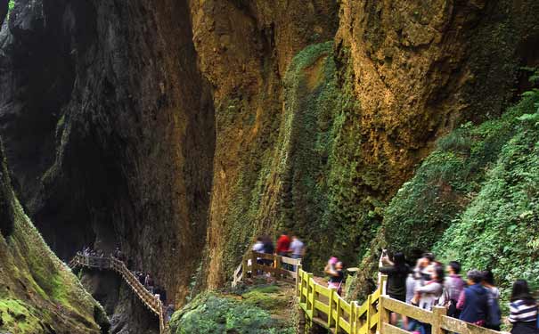 重庆武隆龙水峡地缝