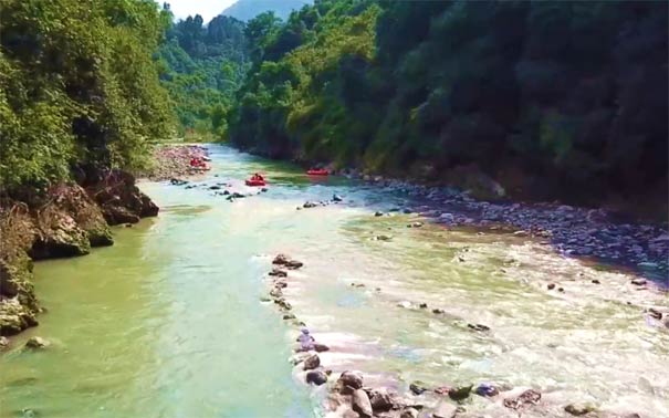 重庆武隆旅游景点：仙女峡漂流