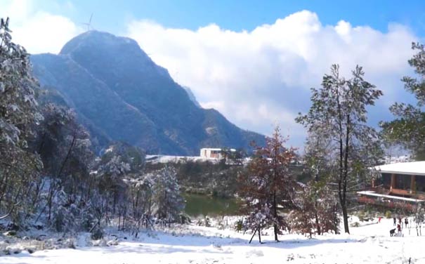 重庆周边旅游赏雪滑雪地推荐：黑山谷雪景